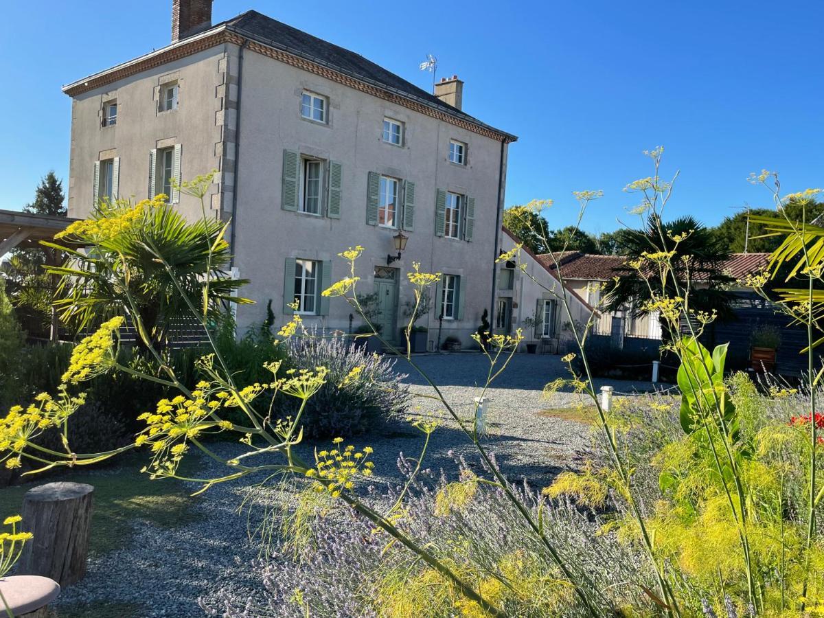 Maison Hirondelles Hotes Mezieres-sur-Issoire Exteriör bild